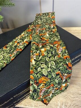 VTG Tigger Print Silk Tie Vintage Walt Disney World Cartoon Green Leaves